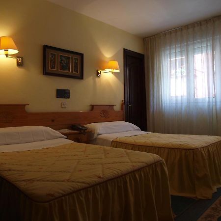Hotel Paris Хихон Екстериор снимка