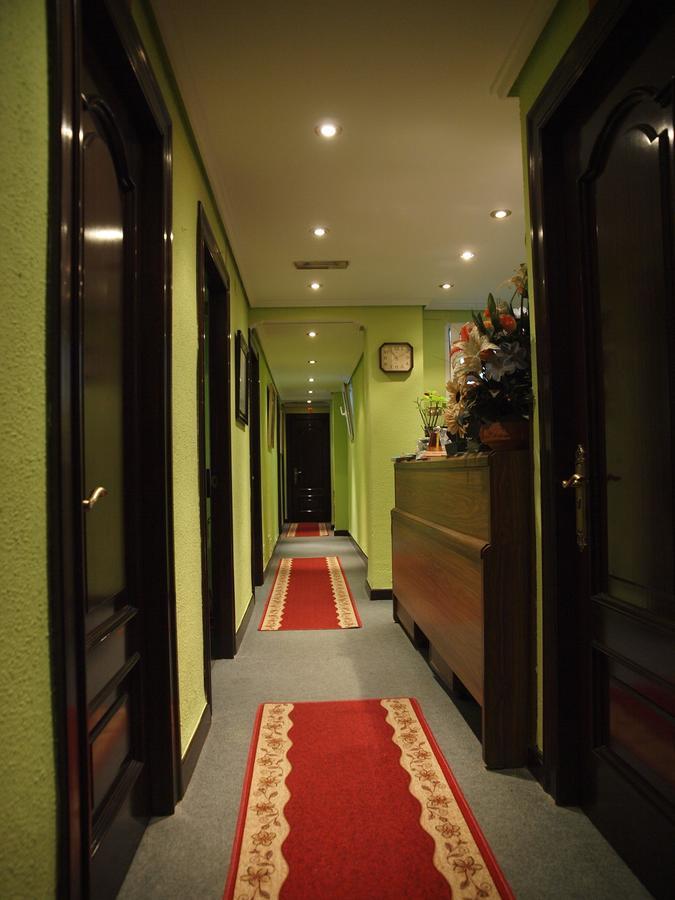 Hotel Paris Хихон Екстериор снимка