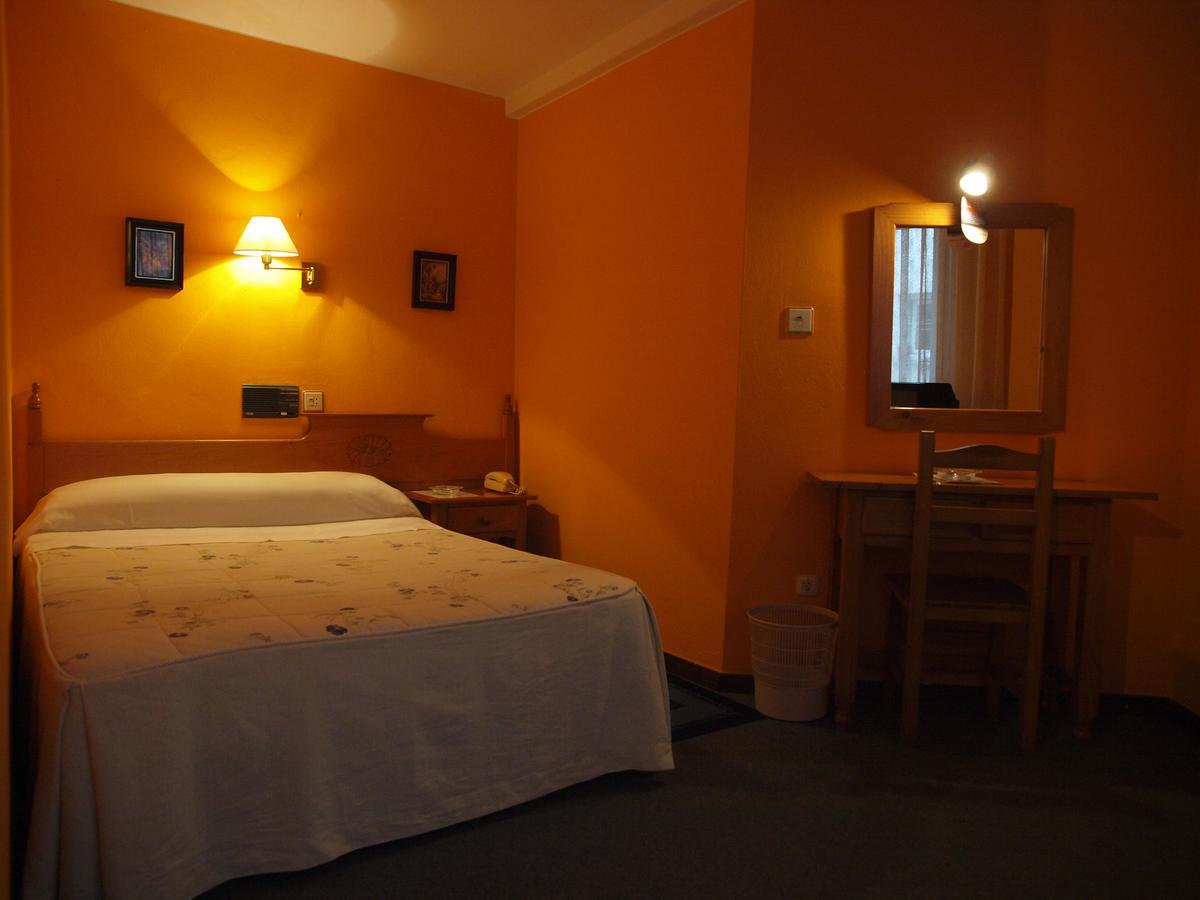 Hotel Paris Хихон Екстериор снимка
