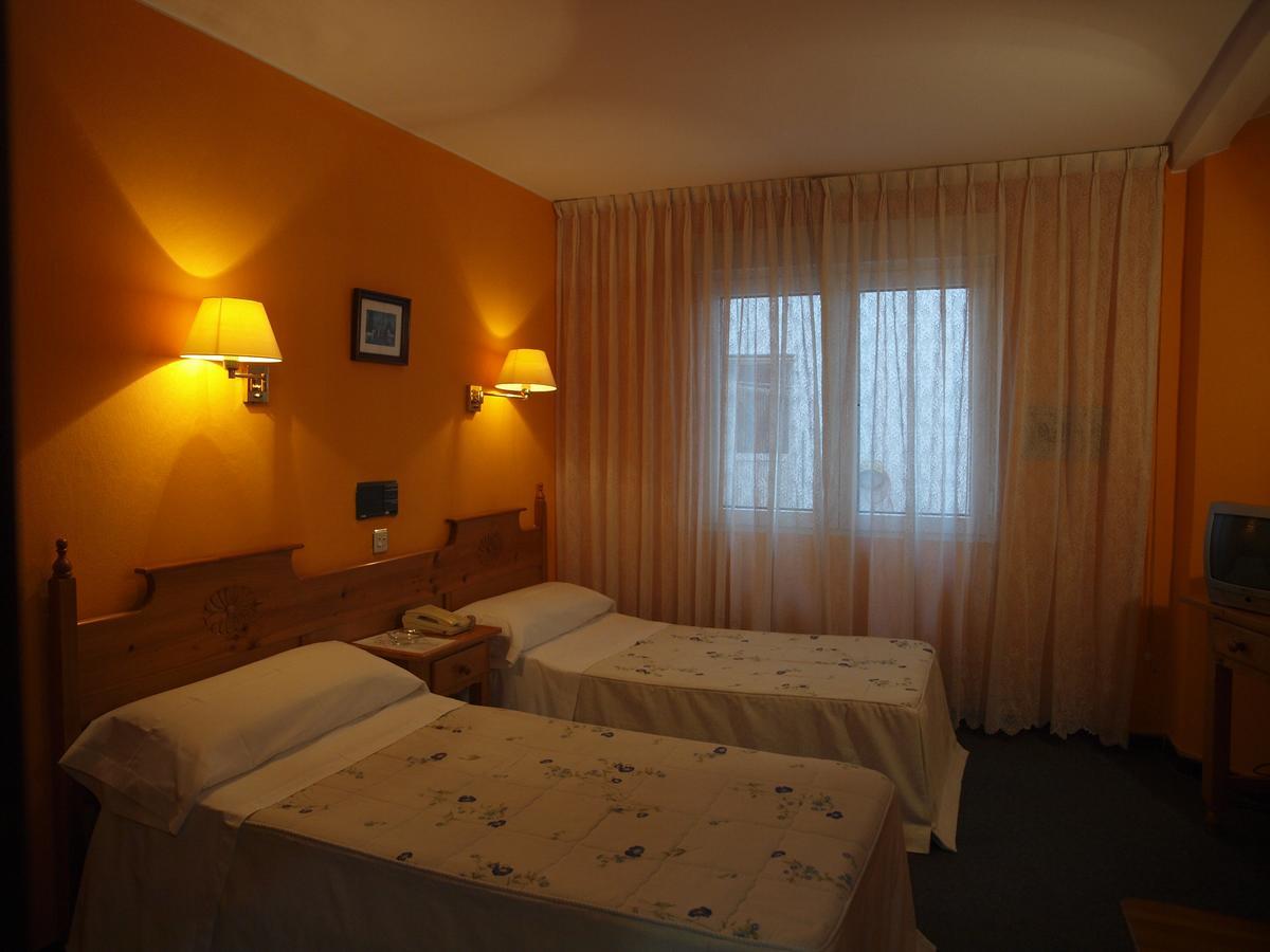 Hotel Paris Хихон Екстериор снимка