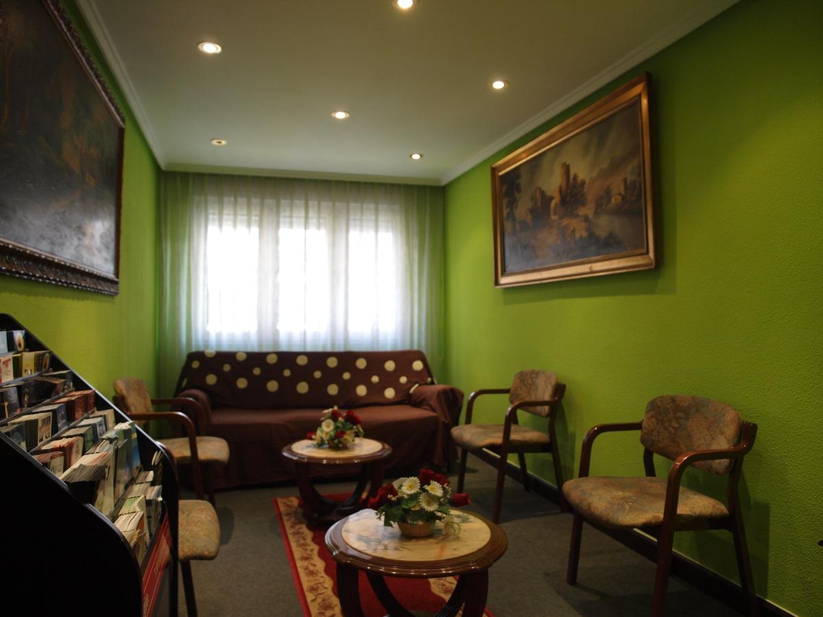 Hotel Paris Хихон Екстериор снимка