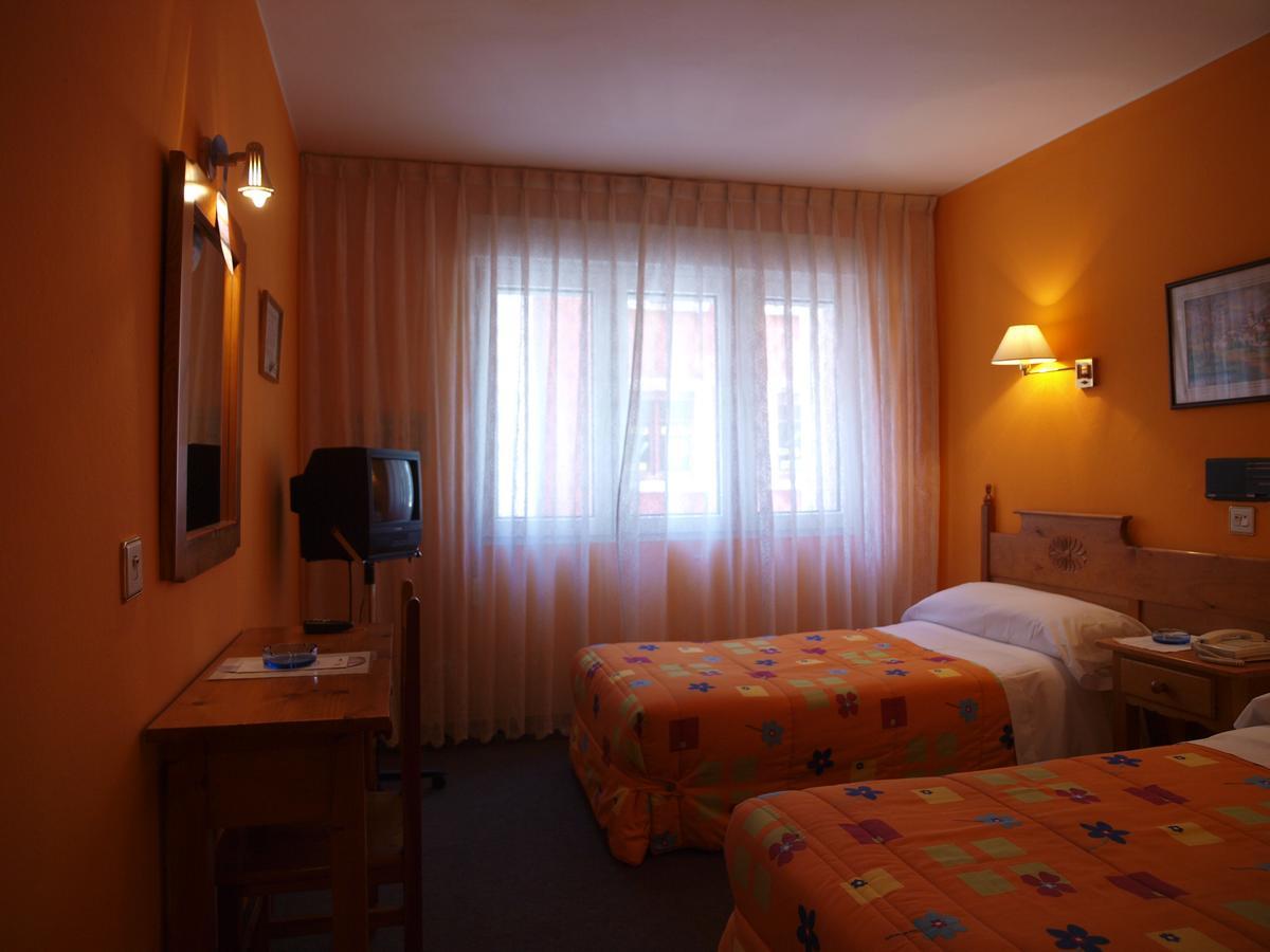 Hotel Paris Хихон Екстериор снимка