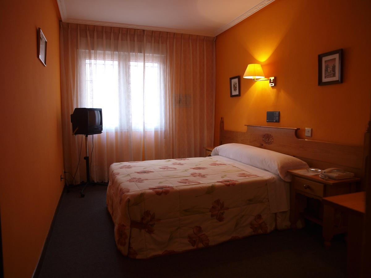 Hotel Paris Хихон Екстериор снимка