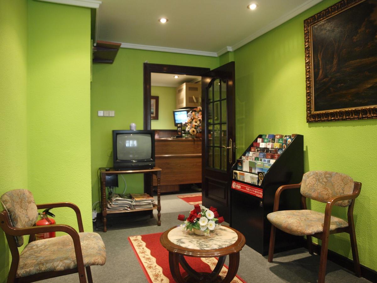 Hotel Paris Хихон Екстериор снимка