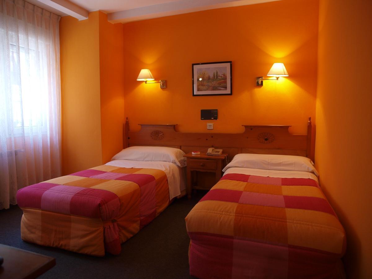 Hotel Paris Хихон Екстериор снимка